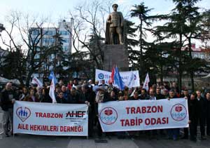 Aile hekimlerinden Bakan Müezzinoğlu'na tepki