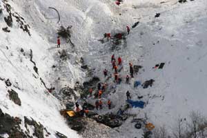 Çığ altında kalan son işçilere de ulaşıldı