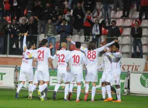 SAMSUNSPOR DEPLASMAN LİDERİ