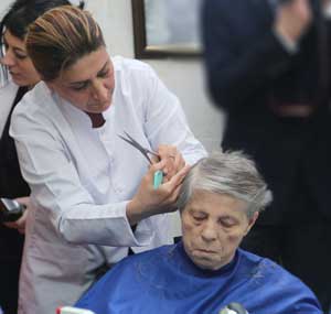 YAŞLILARA ÖZEL BAKIM