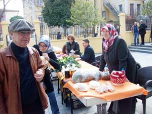 TOPRAK ANANIN ÜRETTİKLERİ'NE BÜYÜK İLGİ