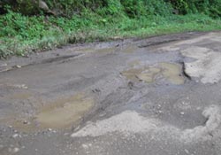 Yetkililer bu yolu görsün