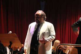 Ünlü tenor Hakan Aysev Urla'da sahne aldı