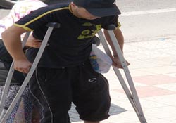 Kaçak genç polise teslim oldu