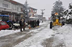 Terme Belediyesi karla mücadele ediyor