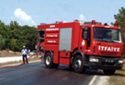 Otomobil alev alev yandı