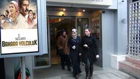 'Selam: Bahara Yolculuk' filmine İzmir'de de büyük ilgi