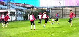 KARŞIYAKASPOR MESAİSİ BAŞLADI