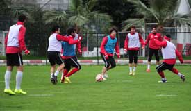 SAMSUNSPOR KARŞIYAKASPOR'A BİLENİYOR