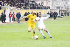 TERMESPOR DEPLASMANDA BERABERE KALDI