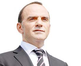 Paralelciler nereden vuracağını şaşırdı