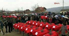 Toplu mezardan çıkan Kosovalılar toprağa verildi