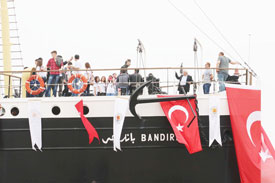 Bandırma Müze Gemisi ziyaretçi akınına uğradı