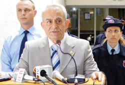 Basın, figuran oldu
