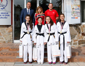 ŞAMPİYON TAEKWONDO'CULARDAN ÖZYURT'A ZİYARET