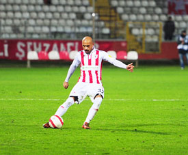 SAMSUNSPOR 4 FUTBOLCU İLE YOLLARINI AYIRDI