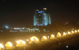Tarihi Taşköprü ışıklandırıldı