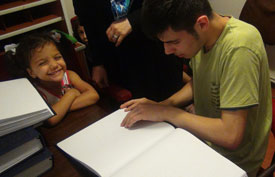 Görme engelli çocuklar, braille alfabesi ile Kuran öğreniyor