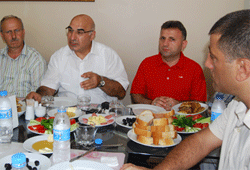 Birileri yalan söylüyor