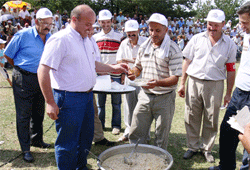 Alaçam'da keşkek şöleni