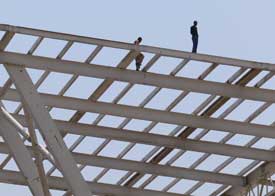 Çelik çatı inşaatında tedbirsiz çalışma