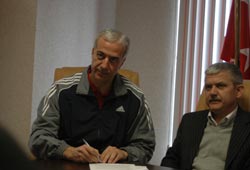 Kapucu imzayı attı