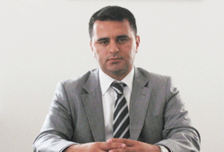 Karanfil görevine başladı