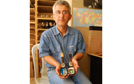 Kaşıklara hayat veriyor