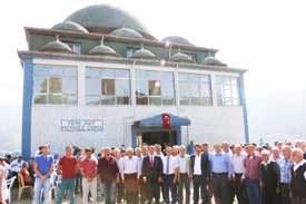 Ayvacık Yeniköy Mahallesi Merkez Camii ibadete açıldı