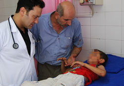 Çizgi film kahramanlarına özendi yaralandı