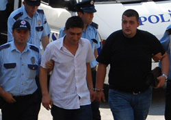 Av tüfeği ile silahla yakalandı