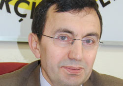 Kaşıkla verip kepçeyle alıyor