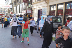Mecidiye'de yayaların park çilesi