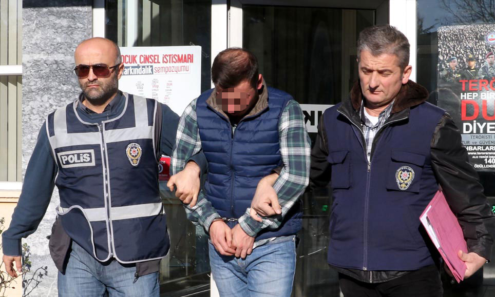 Futbolcuların cep telefonlarını çaldı