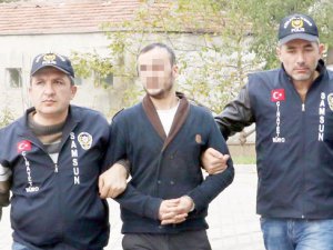 Kız arkadaşıyla 10 bin TL değerinde altın gasp etti