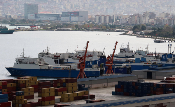 Rusya'ya giden gemiler boşaltılmadan beketiliyor