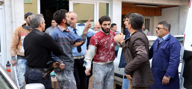 İnşaat işçileri ile sokaktaki gençler kavga etti