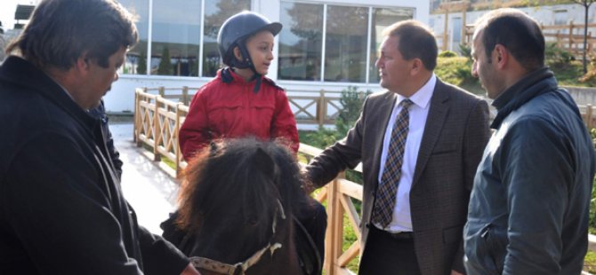 OTİZMLİ ÖĞRENCİLERE 'ATLI TERAPİ'