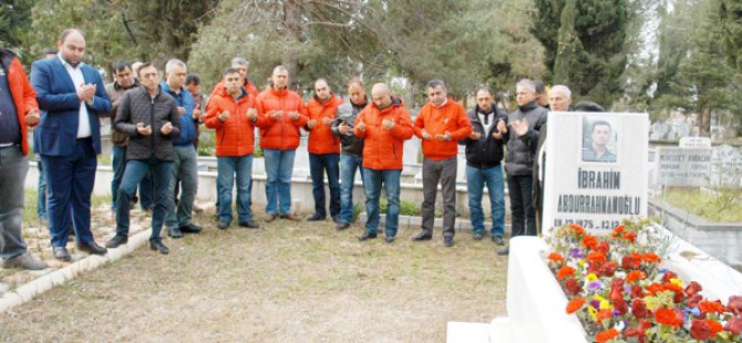 10 yıl önce kazada ölen arkadaşlarını unutmadılar