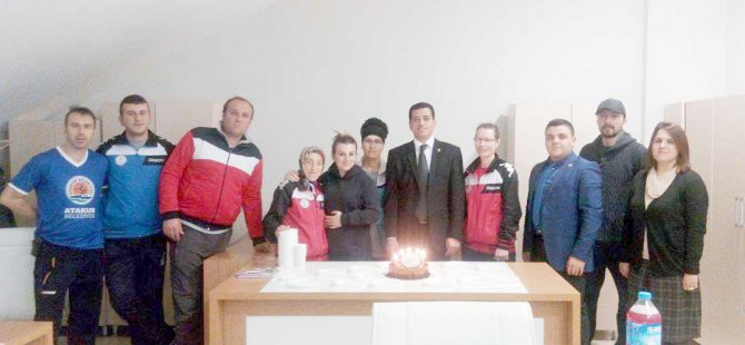 OFİS- SEN 6.KURULUŞ YILDÖNÜMÜNÜ ÇALIŞANLARLA BİRLİKTE KUTLADI.