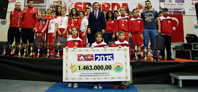 İLKADIM'DA SPORA DEV YATIRIM