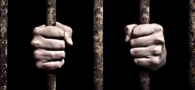 Polise uyuşturucu satmaktan 12,5 yıla mahkum oldu