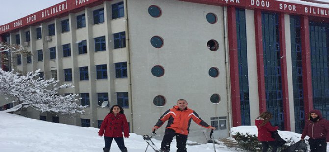 TEMEL EĞİTİM FAKÜLTE ÖNÜNDE