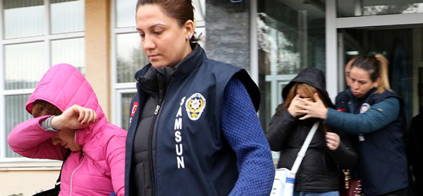 ARKADAŞLARINI SOYDULAR