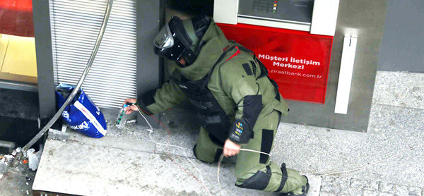 BOMBA DEĞİLMİŞ...