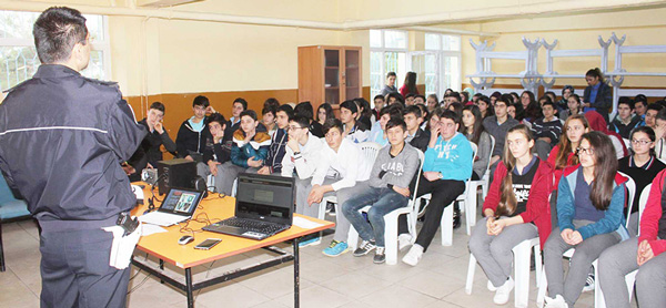 ÖĞRENCİLERE TRAFİK ANLATILDI