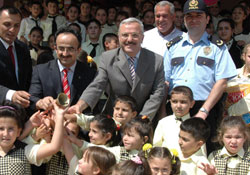 İlk ders zilini birlikte çaldılar