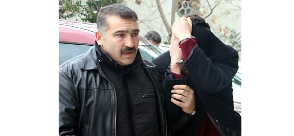 ARKADAŞ BIÇAĞI...