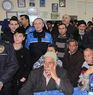 Vali Şahin, Roman vatandaşlarla