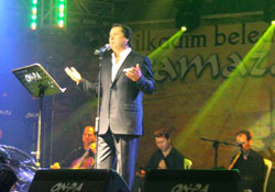 Özhan'dan tasavvuf müziği konseri